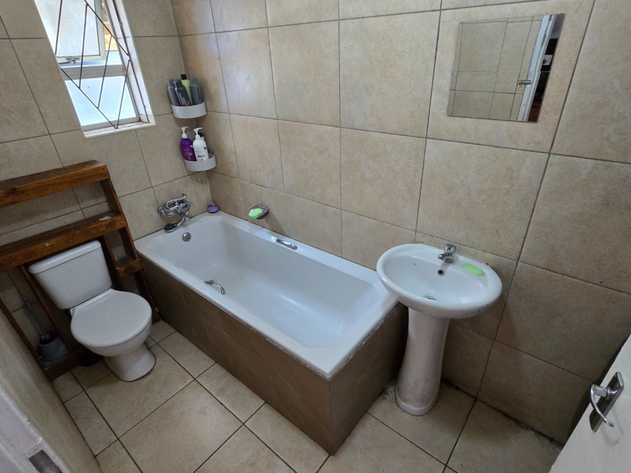 3 Bedroom Property for Sale in Lentegeur Western Cape